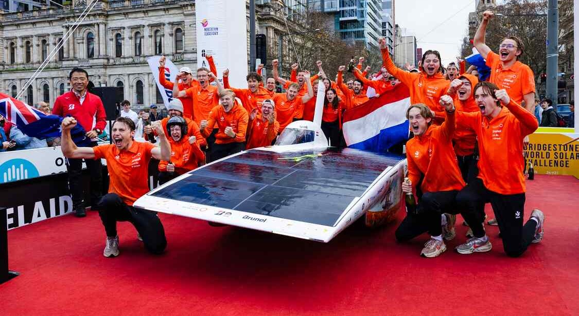 Solar-Powered Cars Race Across Australian Outback – with Fins to Also Harness the Wind