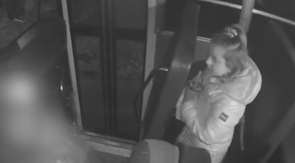 8-Year-Old Girl And Her 14-Year-Old Brother Save Bus Driver